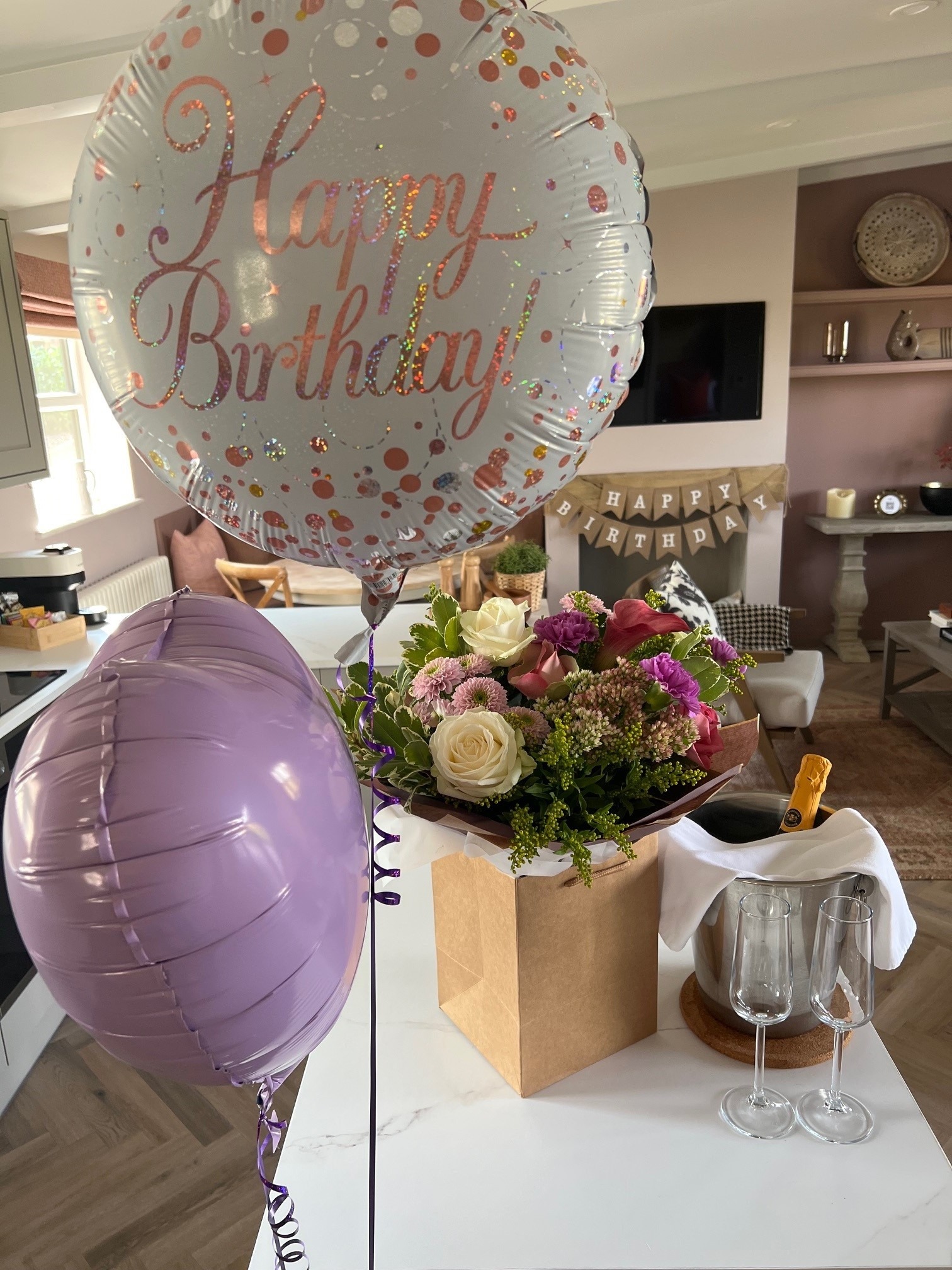 happy-birthday-balloons-flowers-prosecco-package