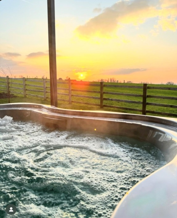 bubbling water in a hot tub overlooking the fields at Hall Farm Dadlington